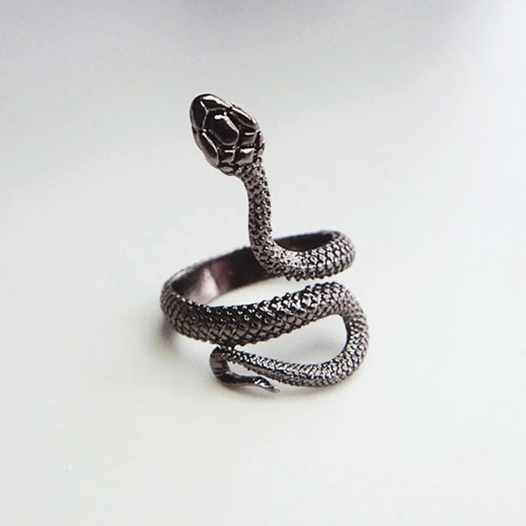 “Infatuated” Snake Edgy/Gothic Unique Wrap Ring - Picture 2 of 16